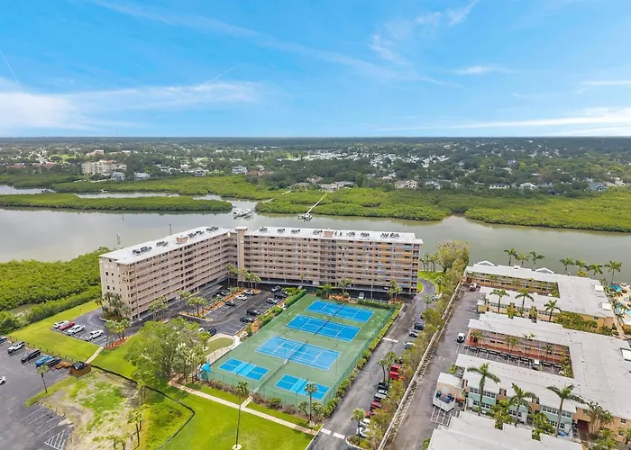 Bayshore Yacht And Tennis Club Unit 306
