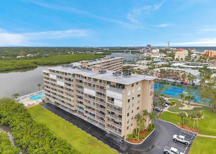 Bayshore Yacht And Tennis Club Unit 306